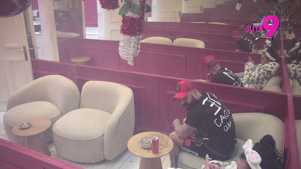 Pet sati sam gledao u zid zbog tebe: Luka se vratio u 'mood' pravdalice, Anita ne može da joj je prebacio Asmina (VIDEO)