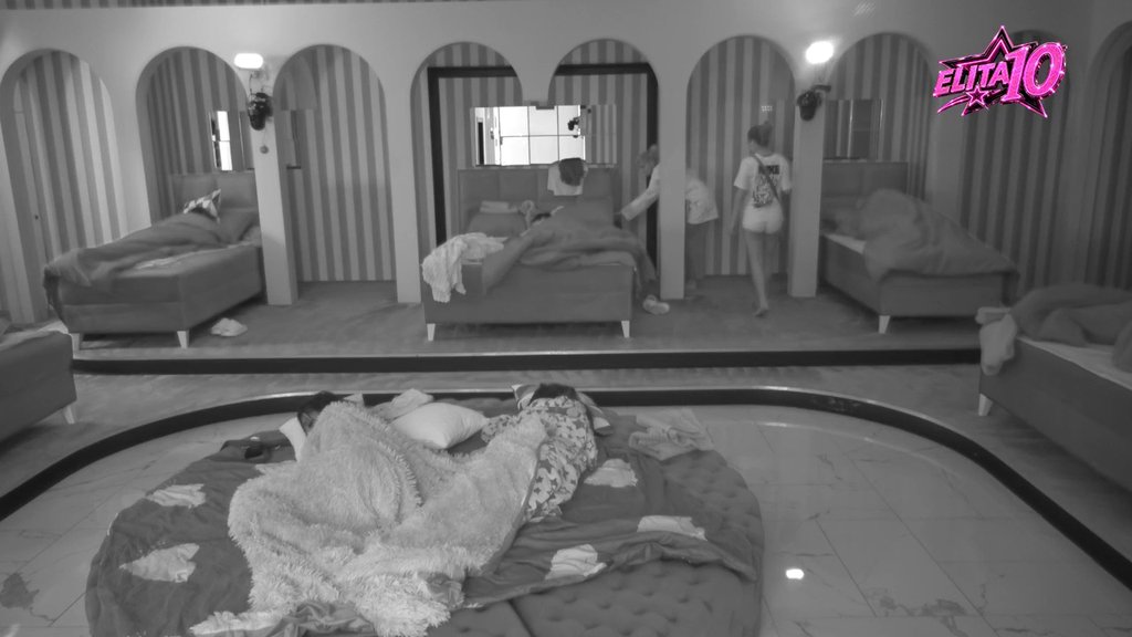 PRVA KRAĐA U ELITI 10: Lena i Jovana krenule u inspekciju pa ovog takmičara ojadile za cigare (VIDEO)