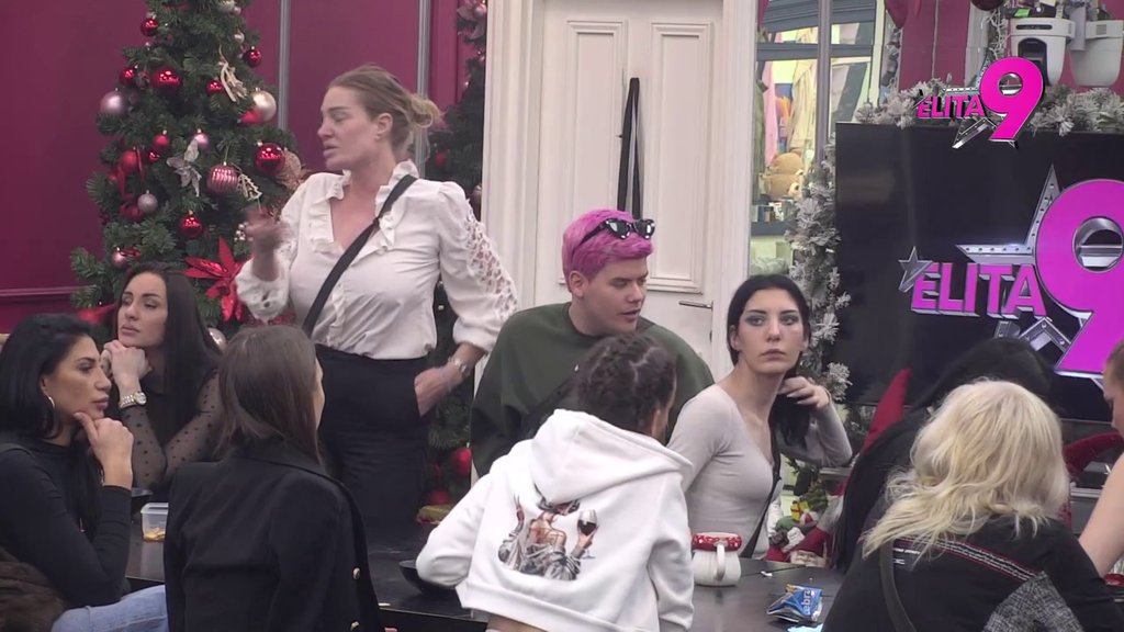 Ti si lik koji SMRDI na televiziji: Teodora pokušala da ponizi Boru Santanu, on je postavio na svoje mesto: Zoki Šumadinac se prevrće u grobu jer je iz Gornjeg Milanovca (VIDEO)