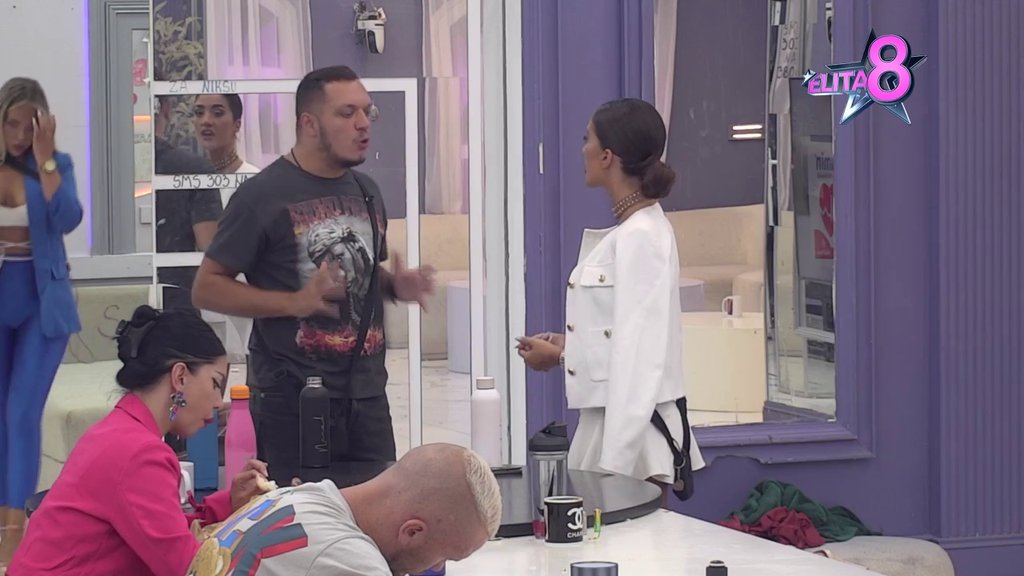 Anđela Đuričić sinonim za poniženje: Gastoz može sa njom kako hoće, zbog pretnje da će je zauvek odjaviti postala manja od makovog zrna! (VIDEO)