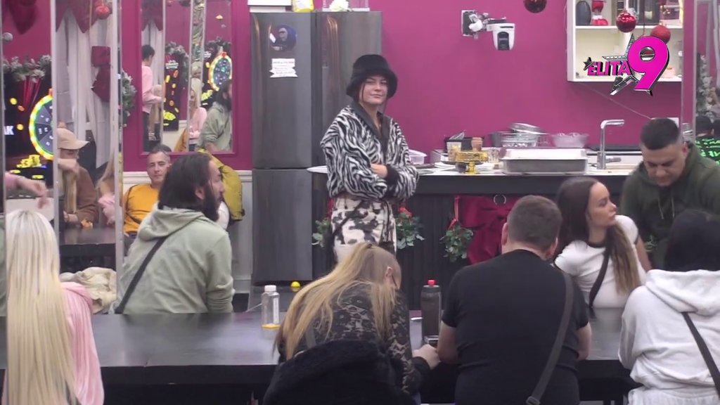 ZABORAVILE NA DOSTOJANSTVO: Vanja i Boginja nakon poniženja koje im je priredio, uputile niz komplimenata na Filipov račun! (VIDEO)