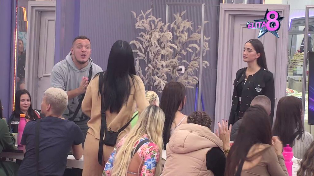 SRAMOTA ME JE DA SE RASPRAVLJAM S NJOM: Anđela progovorila o Eni Čolić nakon saznanja o PLJUVAČINI, pa perfidno ponizila Aleksandru: Sačekaj ŠIPKU da ti donesemo (VIDEO)