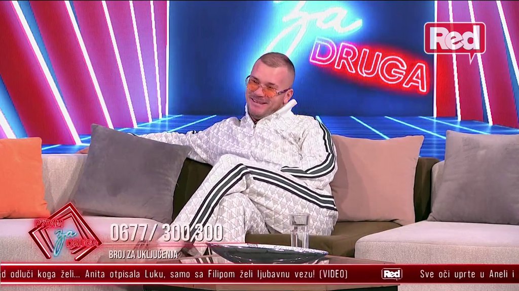 Seljančura se odmah naložila, čim joj je prišao pravi frajer: Munjez razvezao jezik i 'unakazio' Teodoru Delić, pa obrisao patos Bebicom! (VIDEO)