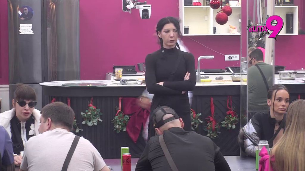 Ti si se odrekao svoje majke zbog pi*ke : Hana sručila surovu istinu Luki u lice, on ponovo počeo da brani Situ i Groficu (VIDEO)