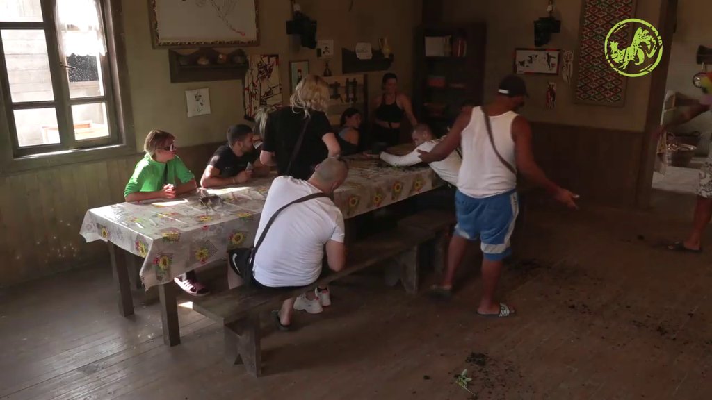 Boža pravi haos tokom sastanka: Baca ZEMLJU na Pecu i Lakića, pa ponavlja JEDNU REČENICU (VIDEO)