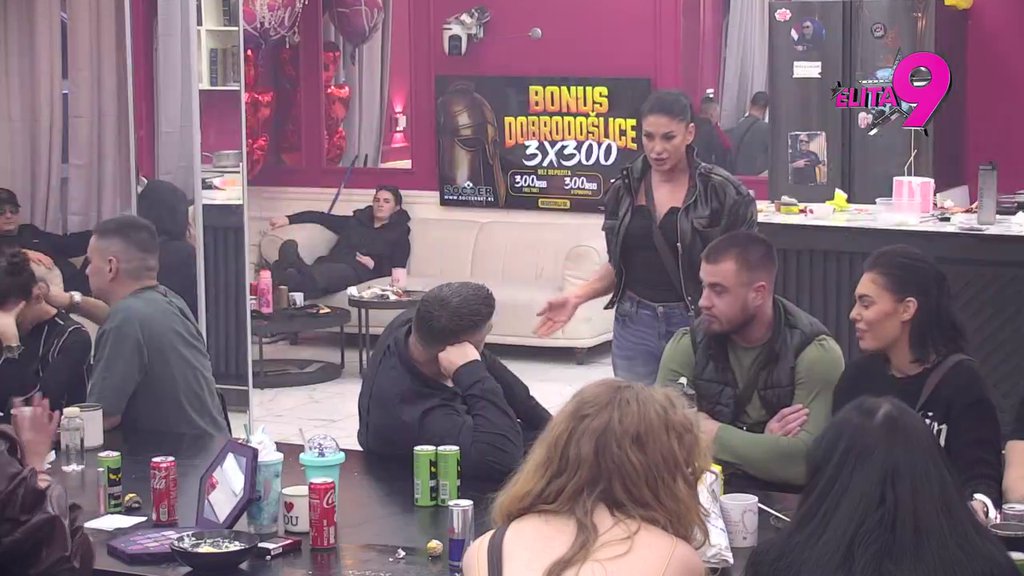 Ovde odbijene devojke mene mrze zbog Maje: Asmin pobesneo zbog Dušičinog izlaganja, odmah skočio da obrani sebe! (VIDEO)