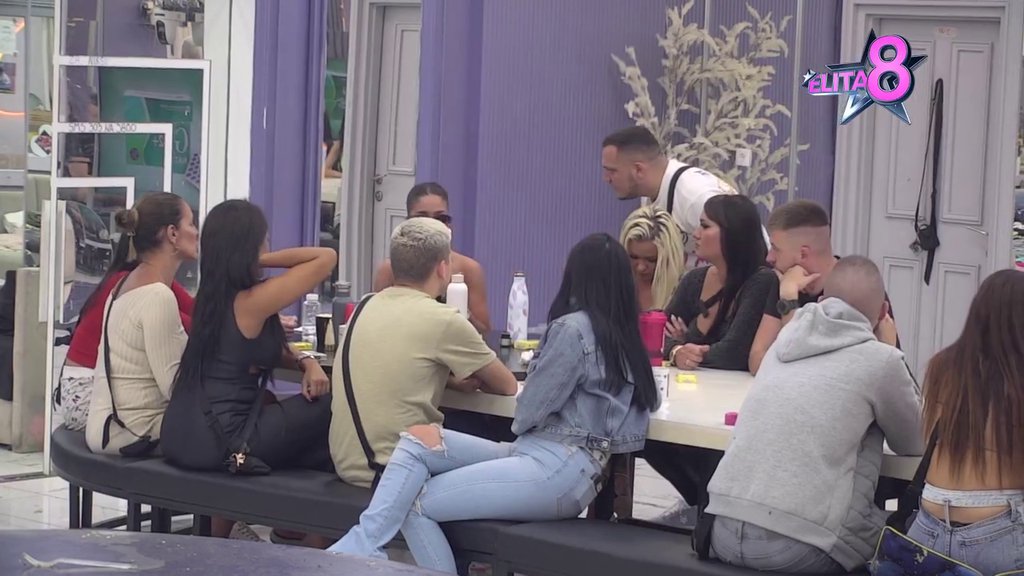 Gastoz uhvatio Anđelu u novoj laži: Saznao istinu o njenom p*rno klipovima, nastao karambol u Beloj kući! (VIDEO)