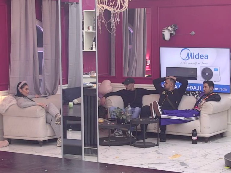 Obilo mu se o glavu: Bora Santana nakon haosa sa Anastasijom došao na čas lepog ponašanja kod Mine (VIDEO)