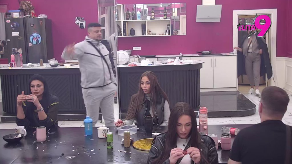 Zaratila i s Bogom i s narodom! Kuća se digla zbog Kačavende, stavili je na stub srama zbog niza izdaja (VIDEO)