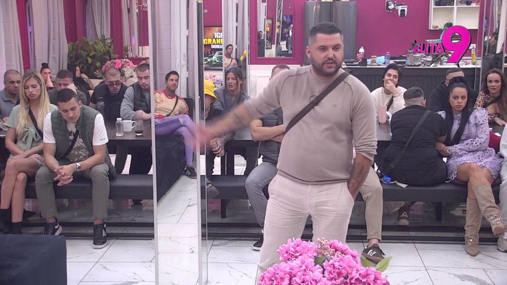 ŠOK U UŽIVO PROGRAMU! Asmin otkrio novu Anelinu krađu, pa demonstrirao kako se tresla kod Karamujića (VIDEO)