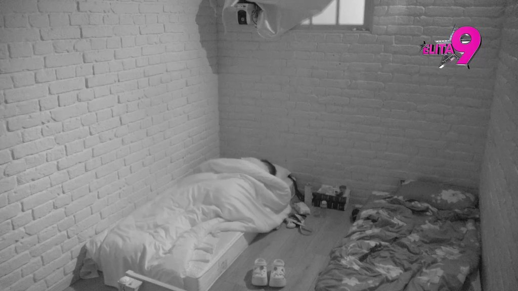 NOĆ KOJA ĆE SE PAMTITI! Asmin se ljubio sa Aneli, hteli da prave sina, onda završio sa Sandrom Todić, Sofija i Terza se pomirli, Bebica i Teodora imali VRELU AKICIJU!