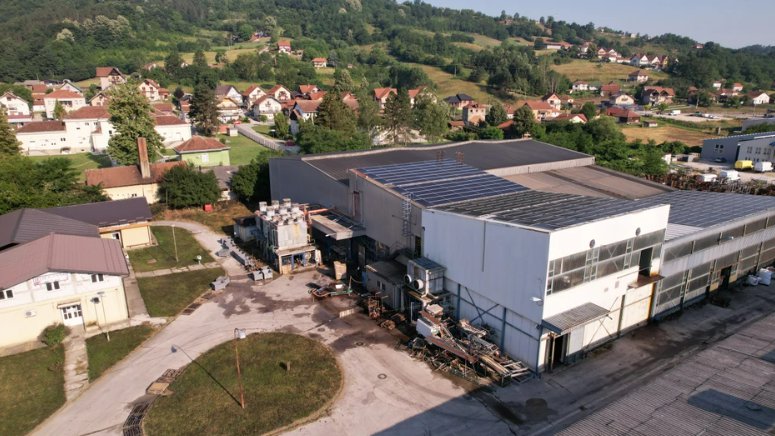 SEDAM OSOBA SE JAVILO U DOM ZDRAVLJA ZBOG CURENJA AMONIJAKA Prve slike sa mesta akcidenta u Guči: Sirene za uzbunu probudile Dragačevo
