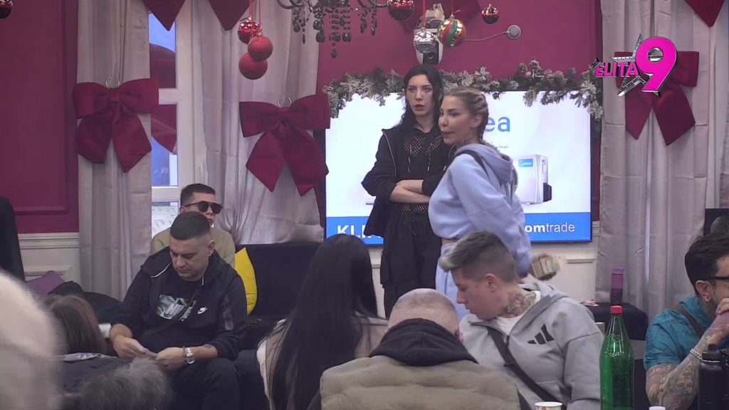 Hteli ste da prebacite loptu na nas! Aneli uništila Anitu, a onda se obratila Hani: Objavi to na sajtu za odrasle! (VIDEO)