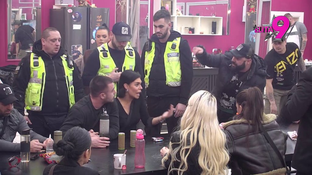 MLADA JE, A ISPRED SEBE IMA POVREĐENU ZVER! Majka Luke Vujovića priznala da joj je Anita sve draža, žestoko osula rafal po Aneli, pa se osvrnula na HAOS sa Minom i Viktorom!