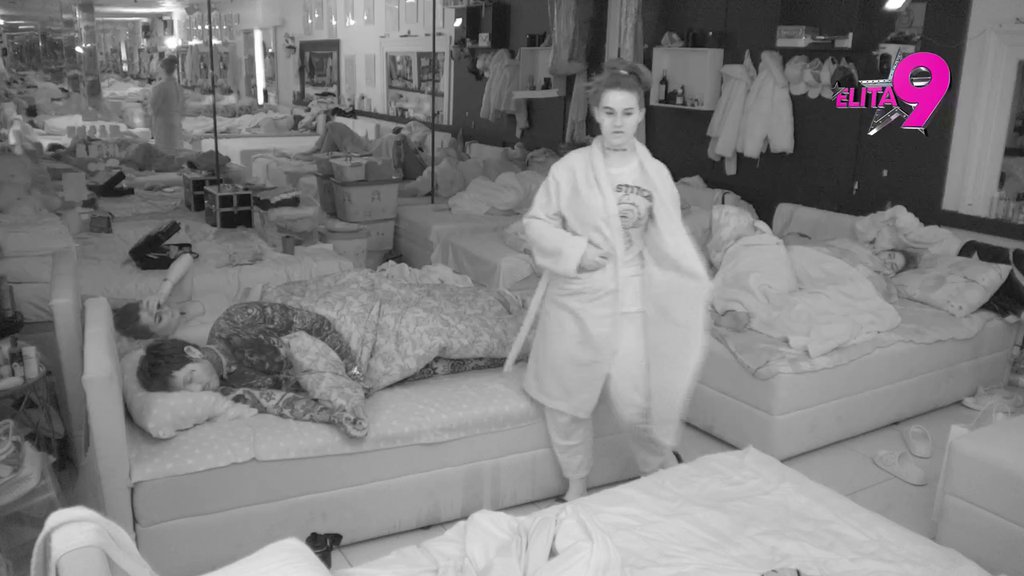 Merna jedinica za poniženje! Boginja psuje i proklinje Jovanu pevačicu što ju je Filip zaskočio, Đukiću NE ZAMERA NIŠTA! (VIDEO)