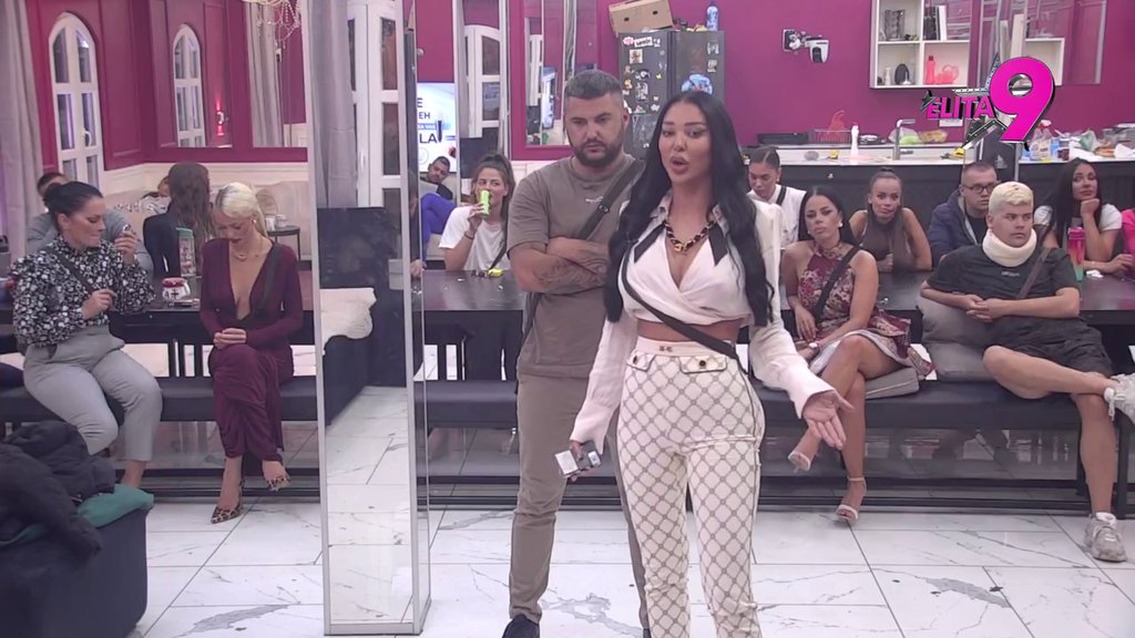 Sve se vraća, sve se plaća: Alibaba dočekao svojih pet minuta da unakazi Maju, ona osmehom prikriva nemoć! (VIDEO)