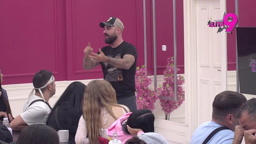 Brinuo sam o tebi i Nori kao nijedan muškarac u Evropi: Asmin i Aneli ponovo oči u oči, lete prozivke po Beloj kući (VIDEO)