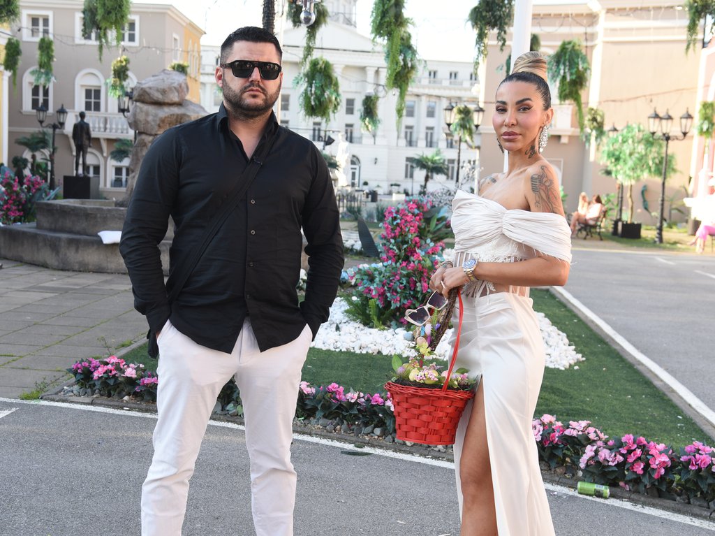 Alibaba i njegove bivše! Stanija i Aneli zablistale pored Asmina: Uspeli da zažmure na sve probleme?! (FOTO)