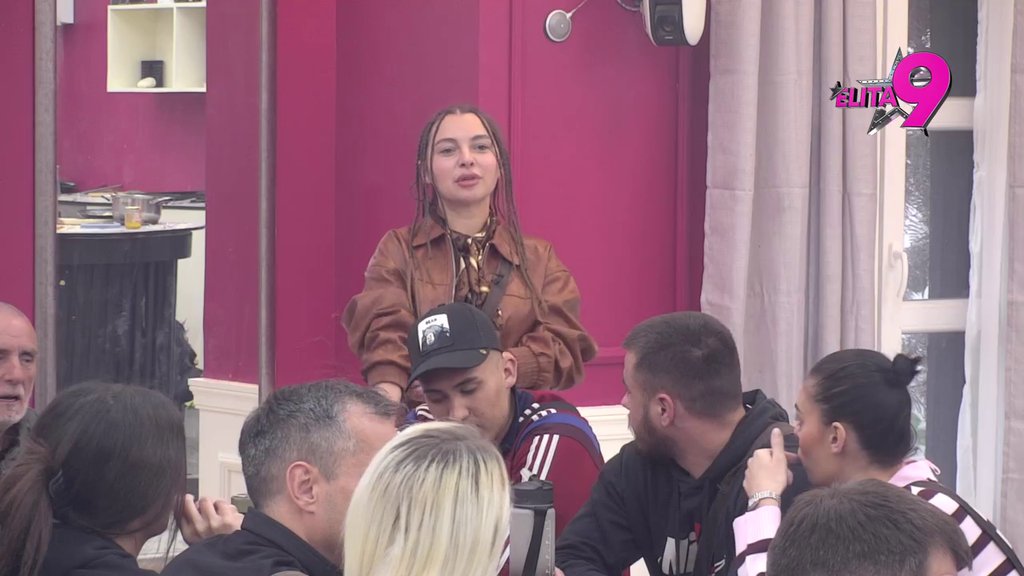 Samo se ispraznio na njoj! Novo ponižavanje Sare Stojanović, Miki je pred svima osramotio, dalje od ovoga ne može! (VIDEO)