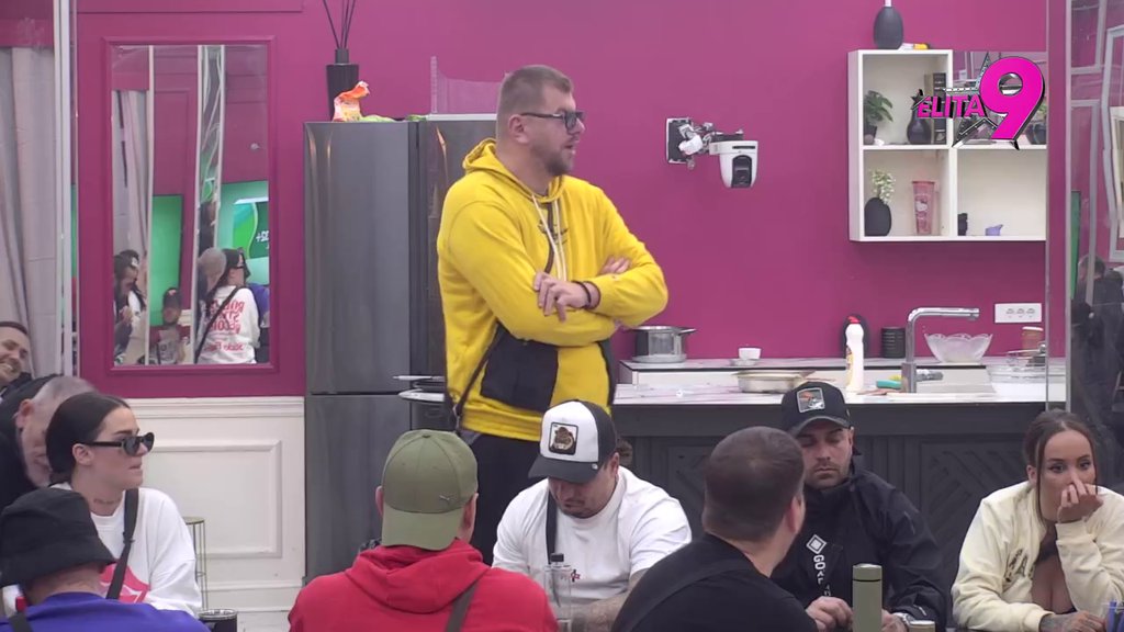 PONOVO NA RATNOJ NOZI! Uroš ubeđen da se Sofija približila Milanu kako bi napakostila Kariću, tenzija samo raste (VIDEO)