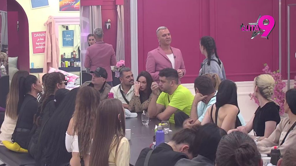 Pikirao novu metu: Ivan progovorio o odnosu sa Sandrom, Sara shvatila da je on za nju bio promašaj i matorac! (VIDEO)