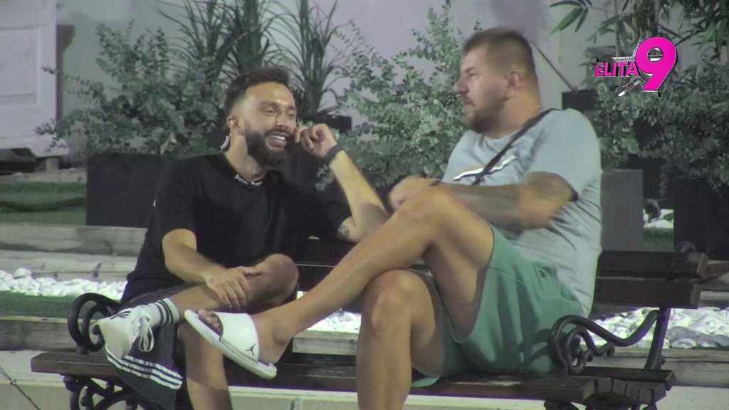 Bahatost joj je na prvom mestu, izgovara... Janjuš udario nikad jače po Kačavendi, pa osudio Maju, Asmina i Staniju U PAKETU (VIDEO)