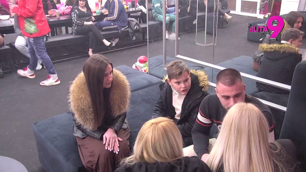 MINA PRELEPA SI: Viktorova porodica pohvaila njegov izbor, stavili mu do znanja šta treba da menja (VIDEO)