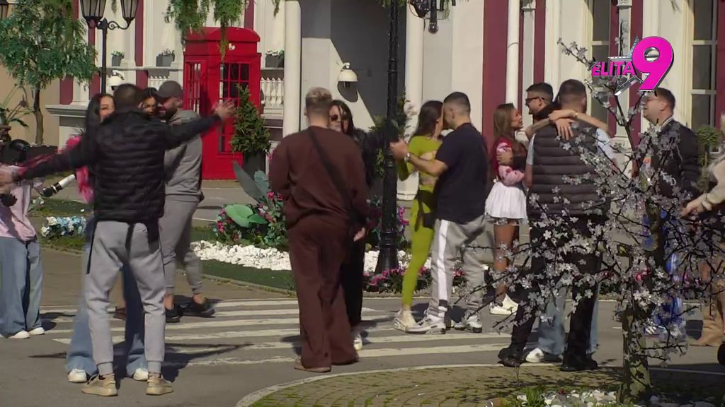 Teodora se ponovo obraća Đukiću?! Namerno naglasila OVE stihove pesme, pa ponizila Bebicu: Nisi kriva ti, što KLJAKAV SAM (VIDEO)