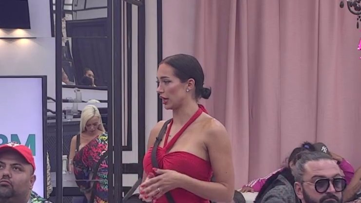 MLADA SI, MOŽDA SI NEIŽIVLJENA! Karić traži opravdanje za Laurine postupke (VIDEO)