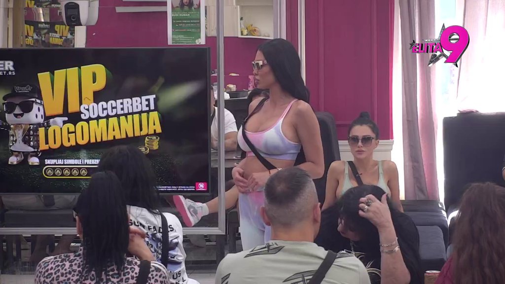 HAOS: Stanija priznala da nosi lažnu zadnjicu! (VIDEO)