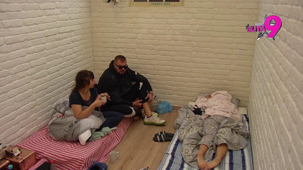 Luka na aparatima: Janjuš testira Aneline granice, ona svim silama izbegava da ga gleda u oči! (VIDEO)