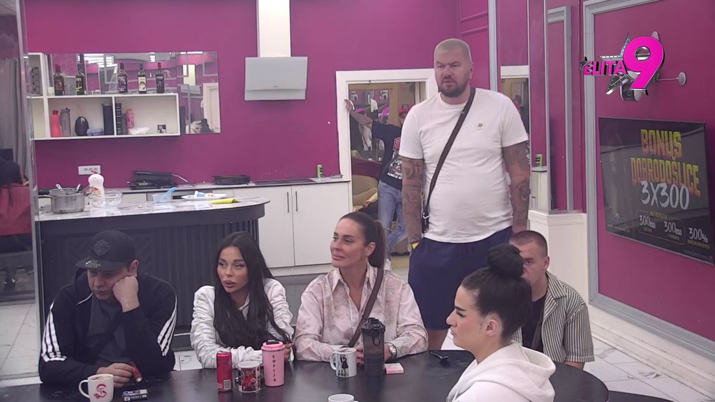 Prsa u prsa! Asmin se složio s Janjušem oko Majinog ponašanja, pa ga indirektno pecnuo (VIDEO)