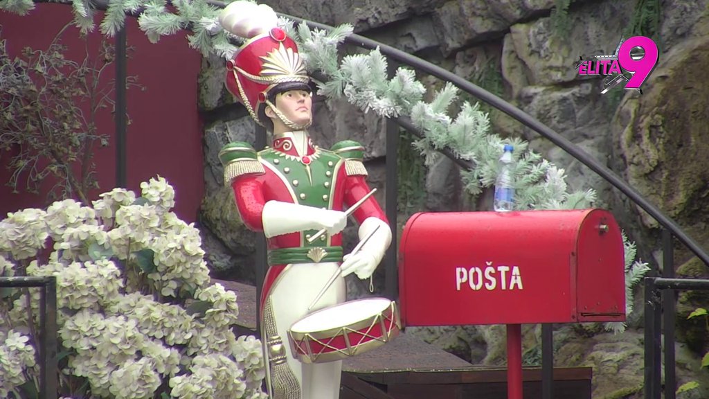 OD OVOGA ĆE VAM ZASTATI DAH! Pogledajte božanstvenu novogodišnju dekoraciju u Eliti, BELA KUĆA BLISTA! (VIDEO)