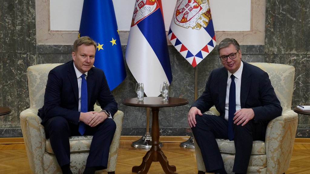 UPOZNAO SAM SORENSENA S PROBLEMIMA S KOJIMA SE SUOČAVA NAŠ NAROD NA KIM Predsednik Vučić o detaljima sastanka sa specijalnim predstavnikom EU