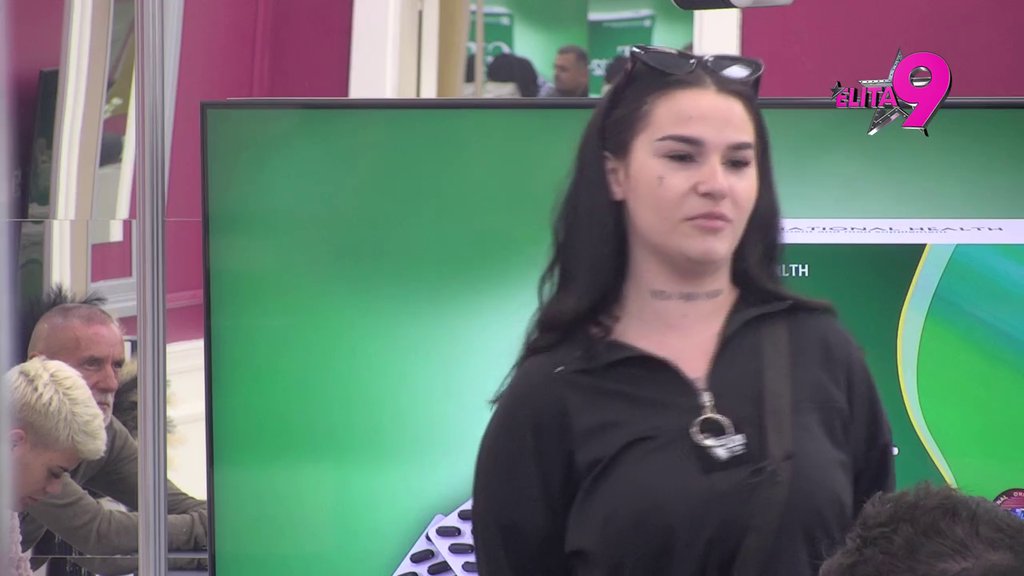 ŠOKIRALE SVOJIM BIOGRAFIJAMA! Sandra Todić jedva čeka da se vrati na aftere, Boginja izazvala skandalozne reakcije: Volim da se družim i da pu*im! (VIDEO)