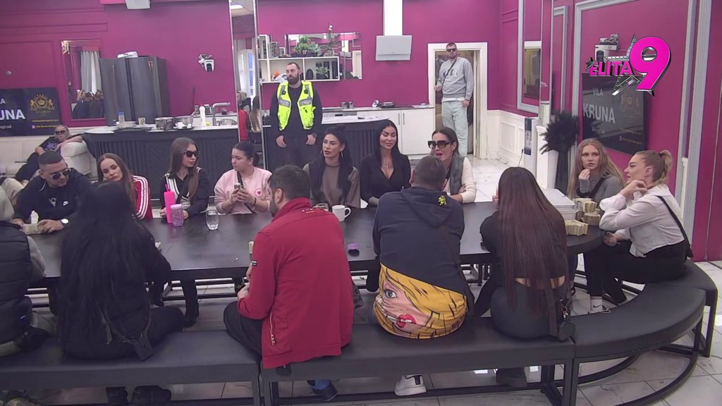 PODELILA MALE BUDŽETE ŠAKOM I KAPOM! Sara Šajić bez zadrške svima sasula mišljenje u brk! (VIDEO)