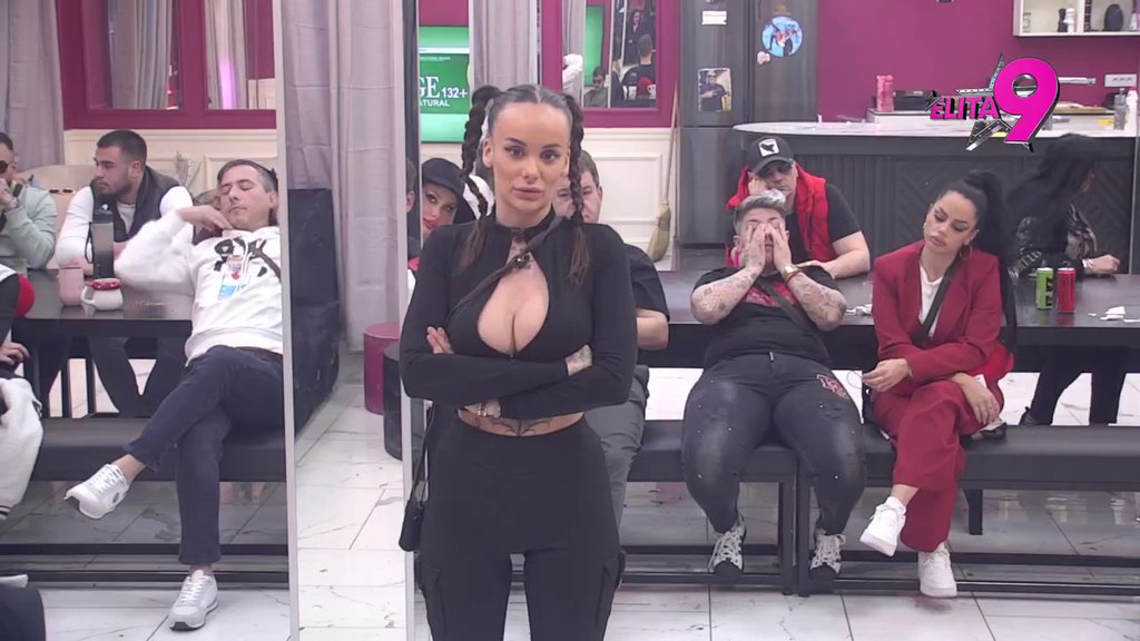 Pa ljudi, ko ovu dramu režira?! Bebici se 'reže' srce na pomen hotela i Teodore i Đukića, Delićeva pokušala da obrne palačinku (VIDEO)