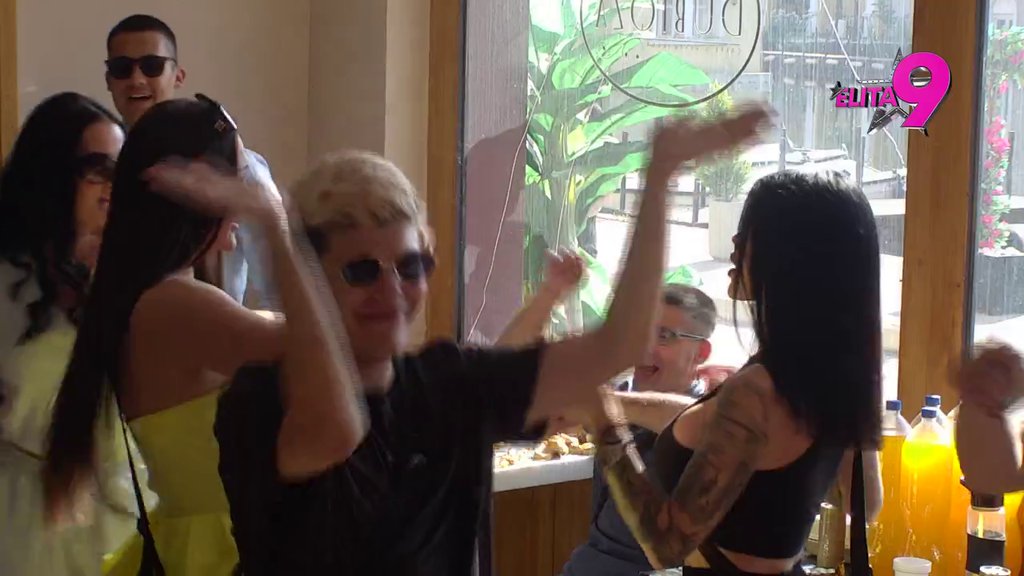 Kozmetički salon Vujović! Luka zasukao rukave, pa rešio da ulepša svoju dragu! (VIDEO)