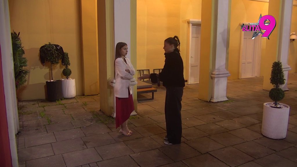 Kakav sedmi, o čemu se ovde radi? Sara dobila amneziju na broj svojih partnera, ubeđena da je ljubav između nje i Luksa OGROMNA (VIDEO)