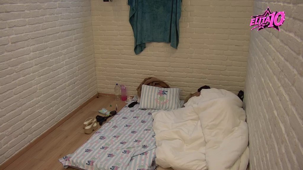 Gori izolacija! Aneli i Filip Đukić u vrtlogu strasti: Pogledajte kako to oni rade pod jorgan planinom (VIDEO)