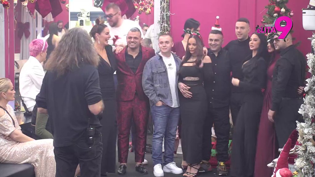 DA SI MOJA VERENICA, OD TADA SVI SU ZNALI... Bebica se slikao sa nesuđenim svatovima, prisetio se svoje VERIDBE! (VIDEO)