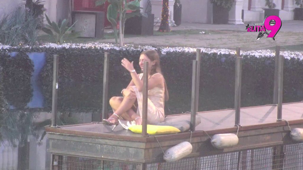 Ako mi dođeš ikad, ja bih da te dočekam! Sari potonule sve lađe, zbog Murata maskaru skida suzama i peva na sav glas (VIDEO)
