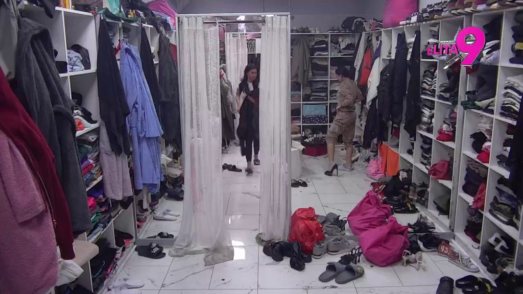 Nema kočnicu: Maja isprobala sve Anitine cipele, rešila da bar jedne mora uzeti za sebe (VIDEO)