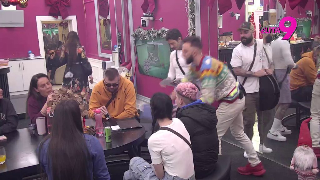 Filip šokirao učesnike: Uložio poslednji atom snage da tačno odgovori na pitanja, evo na čemu je pao (VIDEO)