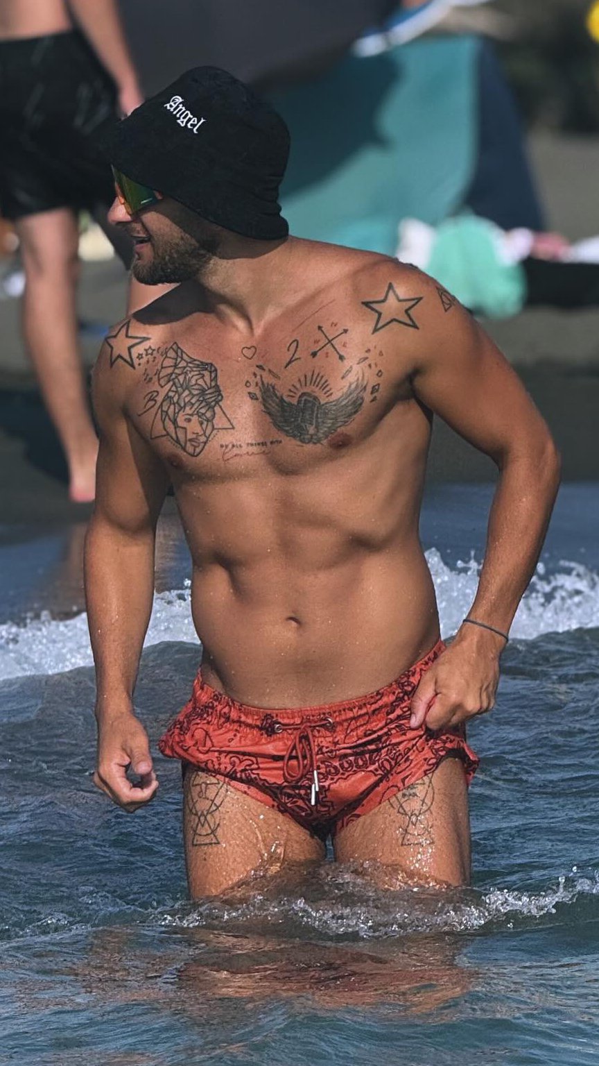 Naš poznati pevač prodavao sendviče i prao automobile! Danas živi bogato, daje po 30.000 evra za pesmu