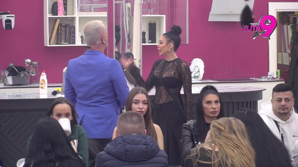 Spala maska Asminu Durdžiću: Lažno vređa i proziva Maju, Aneli i ona ga unakazile! (VIDEO)