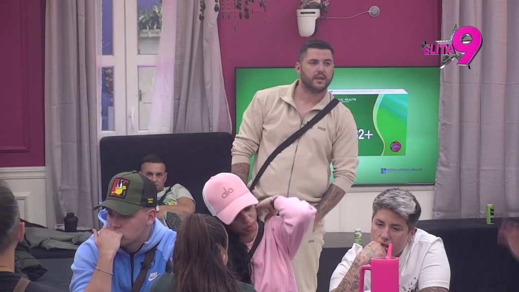 Svaki moj partner to mora da prihvati: Maja tera cirkus sa lemurima i od Alibabe pravi pravu budalu! (VIDEO)