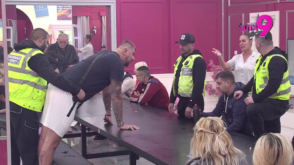 Cvileo si, spasio sam te kod Bore na rođendanu: Janjuš ne prestaje da urla zbog Ivana, OBEZBEĐENJE PREPLAVILO KUĆU (VIDEO)