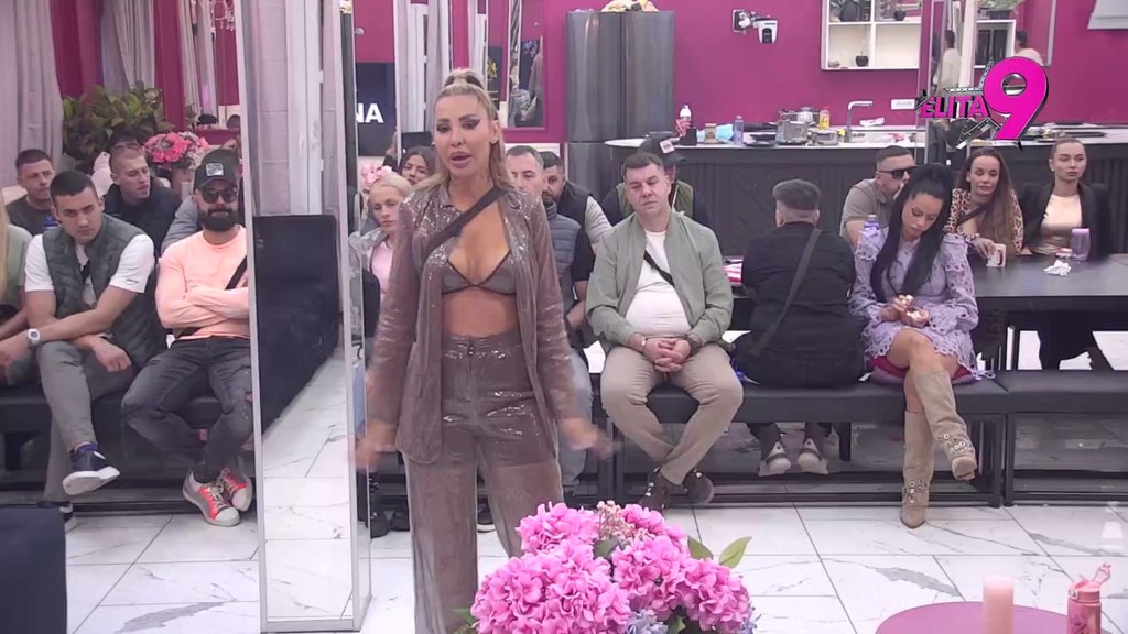 Stavila sam pare u pelene od automobila: Aneli progovorila o odnosu sa bratom i njegovom ženom, pa se osvrnula na upade policije zbog Asmina (VIDEO)