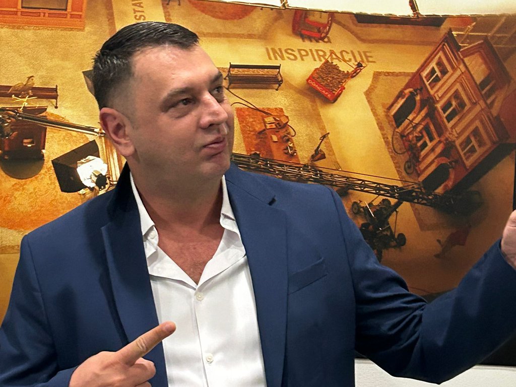 REKLI SU MI DA PAZIM ŠTA PRIČAM: Ilija Pečenica priznao da su mu pojedine osobe sa ESTRADE zapretile da ne iznosi njihove TAJNE, pa otkrio šta mu je poručila Luna Đogani pred ulazak u Elitu 9 (VIDEO)